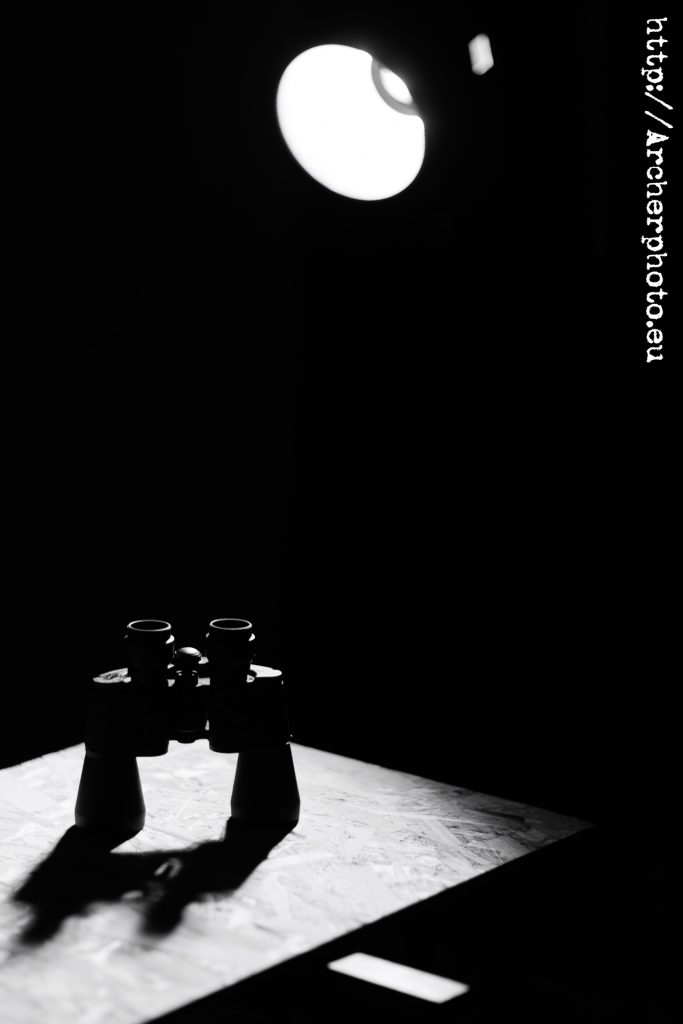 Prismáticos, por Sergi Albir, fotógrafo en blanco y negro.