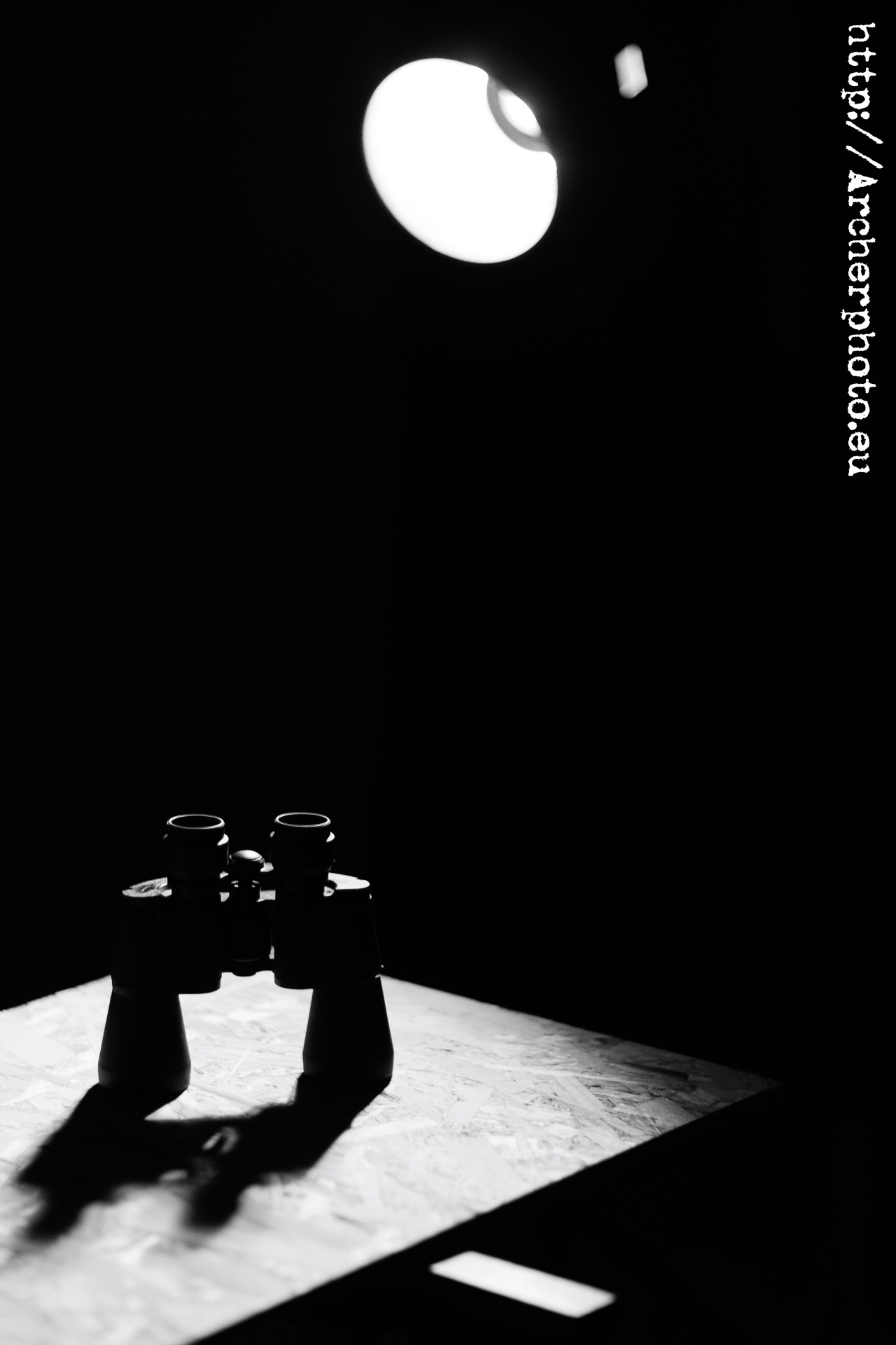 Prismáticos, por Sergi Albir, fotógrafo en blanco y negro.