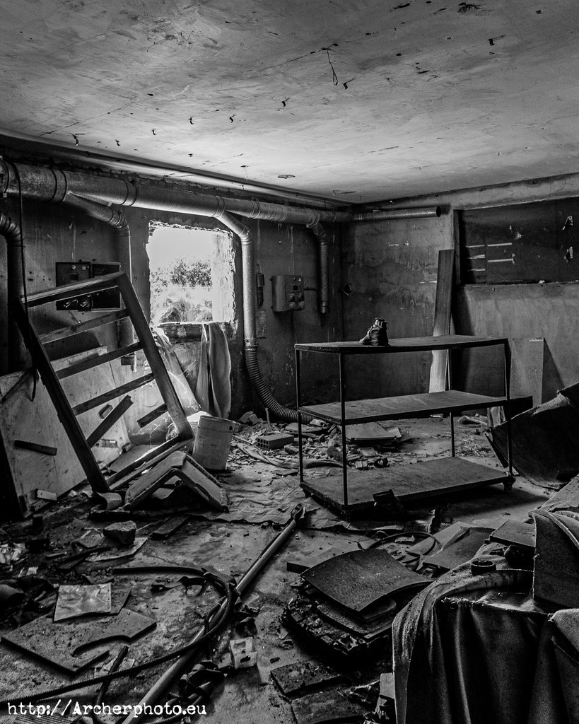 Destrucción, fotografía en blanco y negro