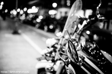 Una moto en la calle